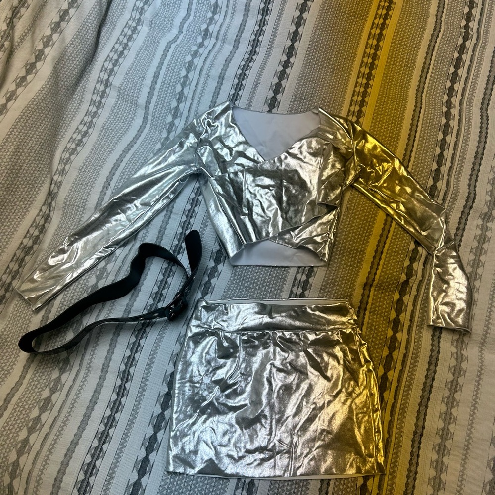 Sakkas Shimmering Silver Ensemble/ Halloween costume small